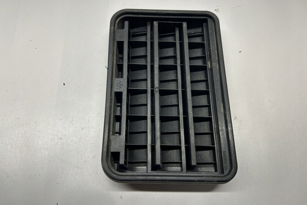 фото №11, Решётка вентиляции bmw 6 cabrio f12 6962293 4.4l бензиновый 300kw 2012