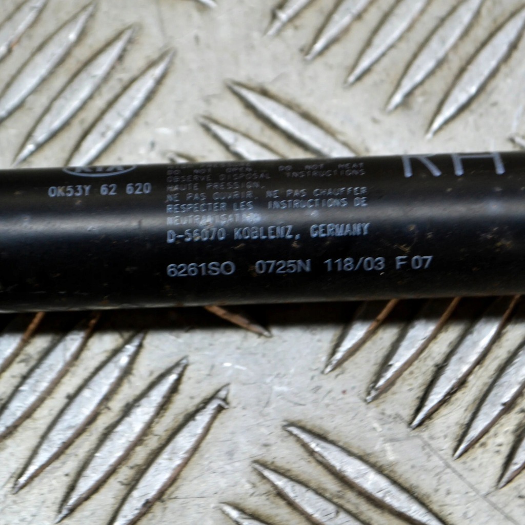 фото №8, Kia carnival 2003 правая сторона амортизатор крышки задний багажника