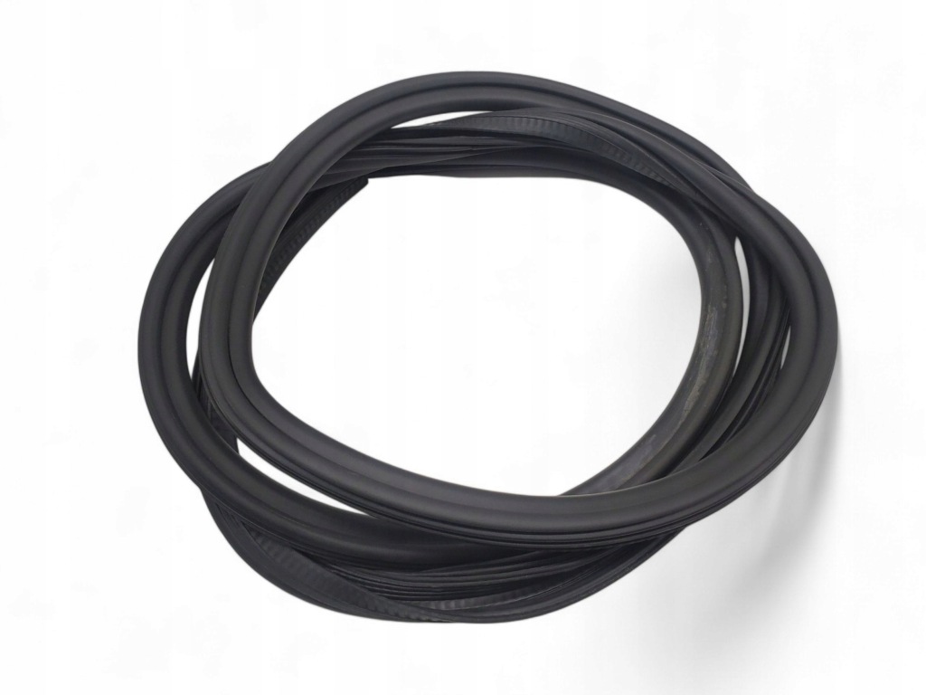 фото №1, Porsche macan 95b833721 задняя сторона правая уплотнители