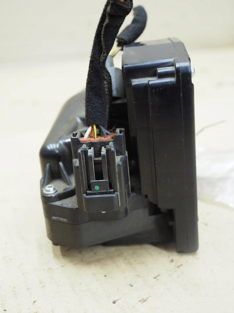 фото №11, Kia sedona carnival iii замок кришки 81230-4d100