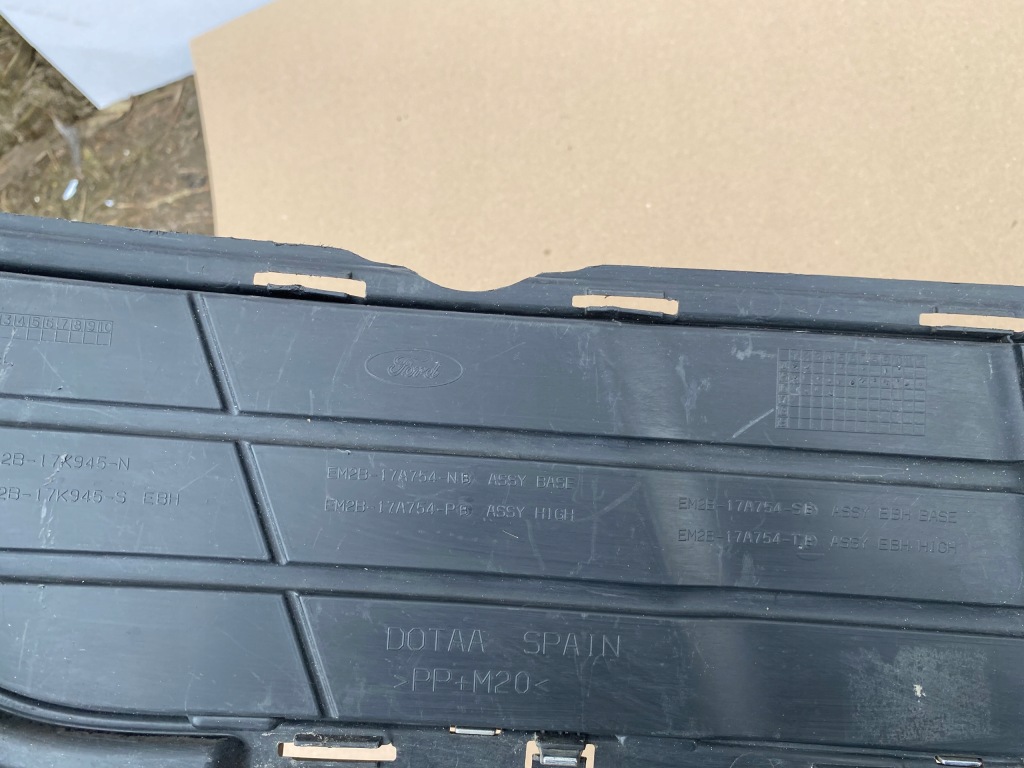 Решётка бампера перед em2b-17k945-n ford s-max mk2 Доставка