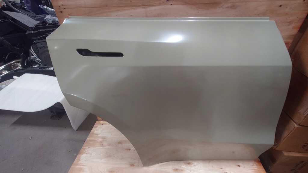 Купить Дверь правое  задняя задняя tesla model y новая