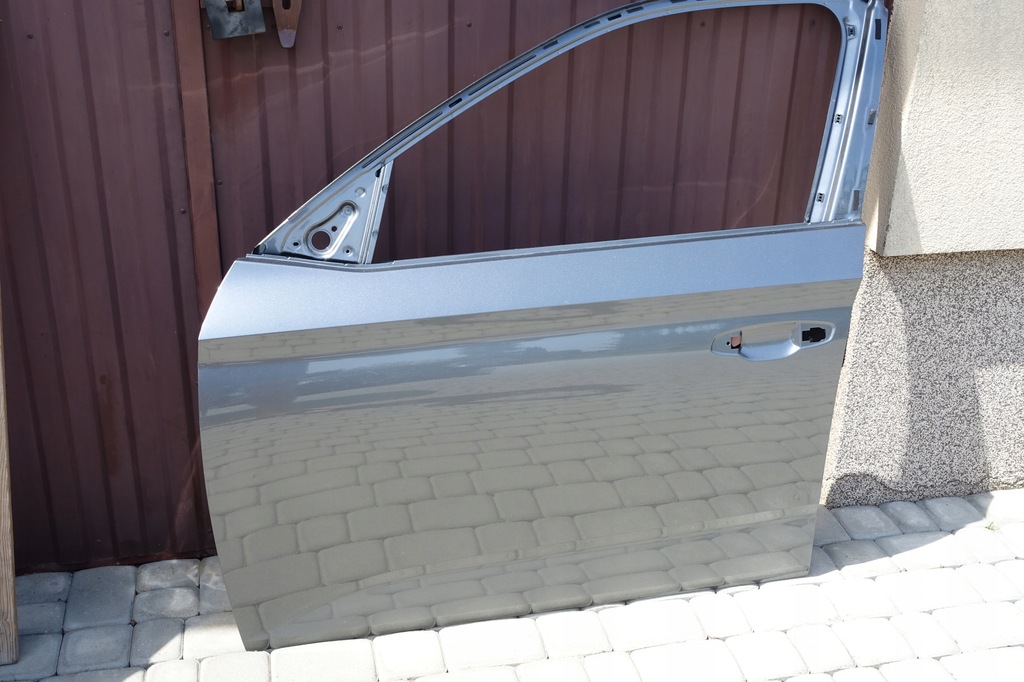 фото №1, Skoda scala 657 дверь передние левая оригинал lf7c