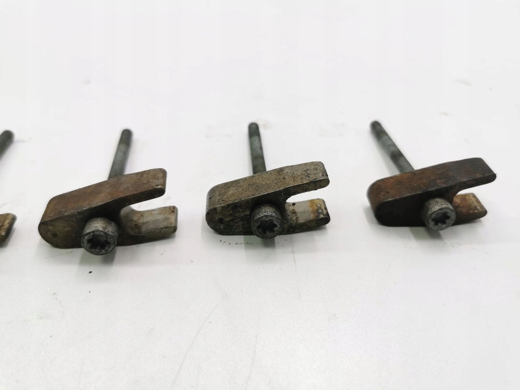 фото №6, Chrysler 300 - 300c 2006 комплект кронштейн / крепления форсунки