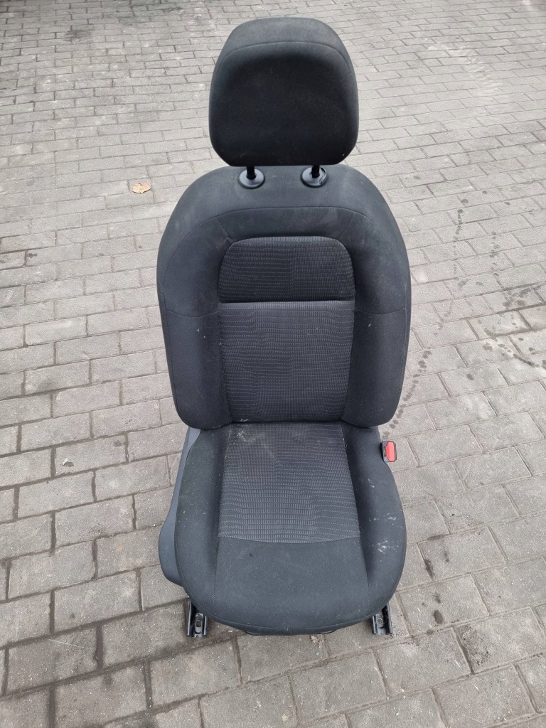 Купить Peugeot 301 сиденье пассажира правая  передний