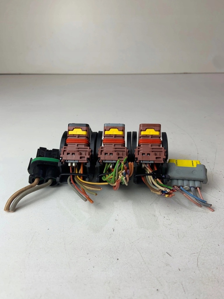 фото №5, Роз'єми штекер колодка коробка запобіжників bsm l11 peugeot 207