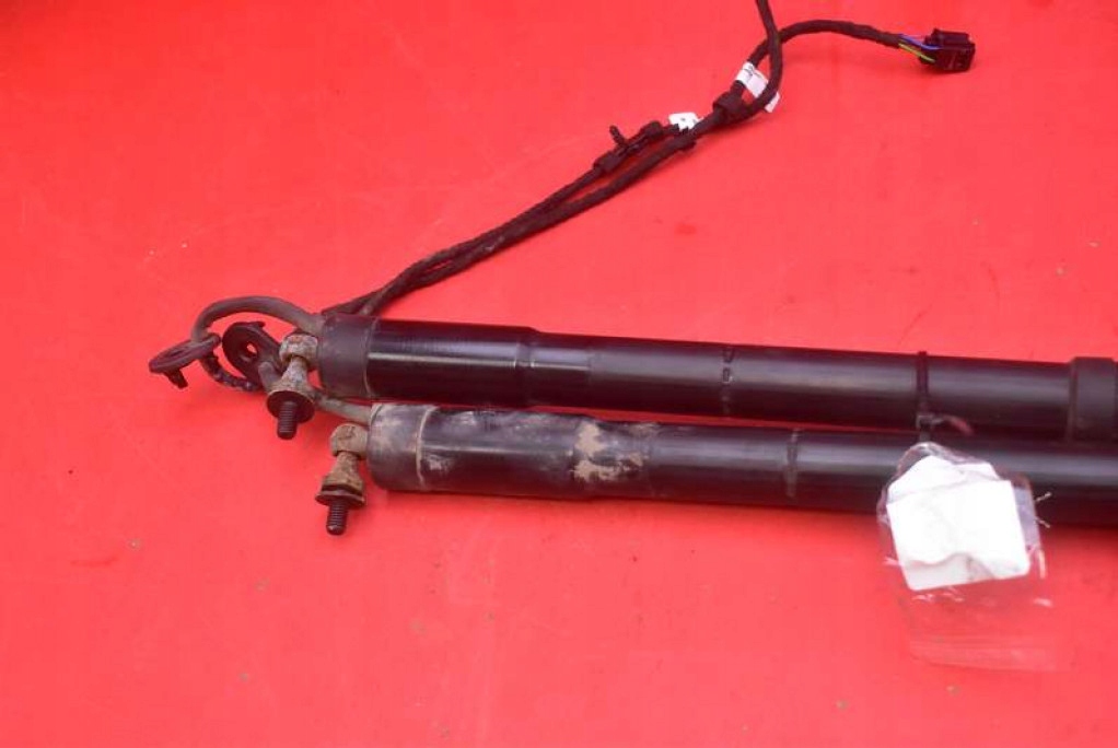 фото №5, Привід амортизатори кришки електричний 7p6827851 vw touareg 2 ii 7p 10-14