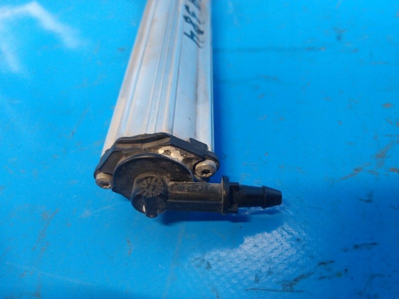 фото №5, Насадка распылителя фары правый. volvo s60 10-13 30784345