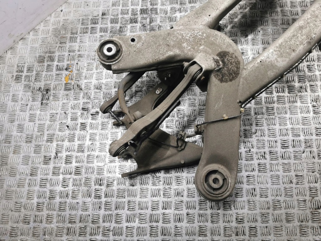 Подрамник задние bentley flying spur Недорого