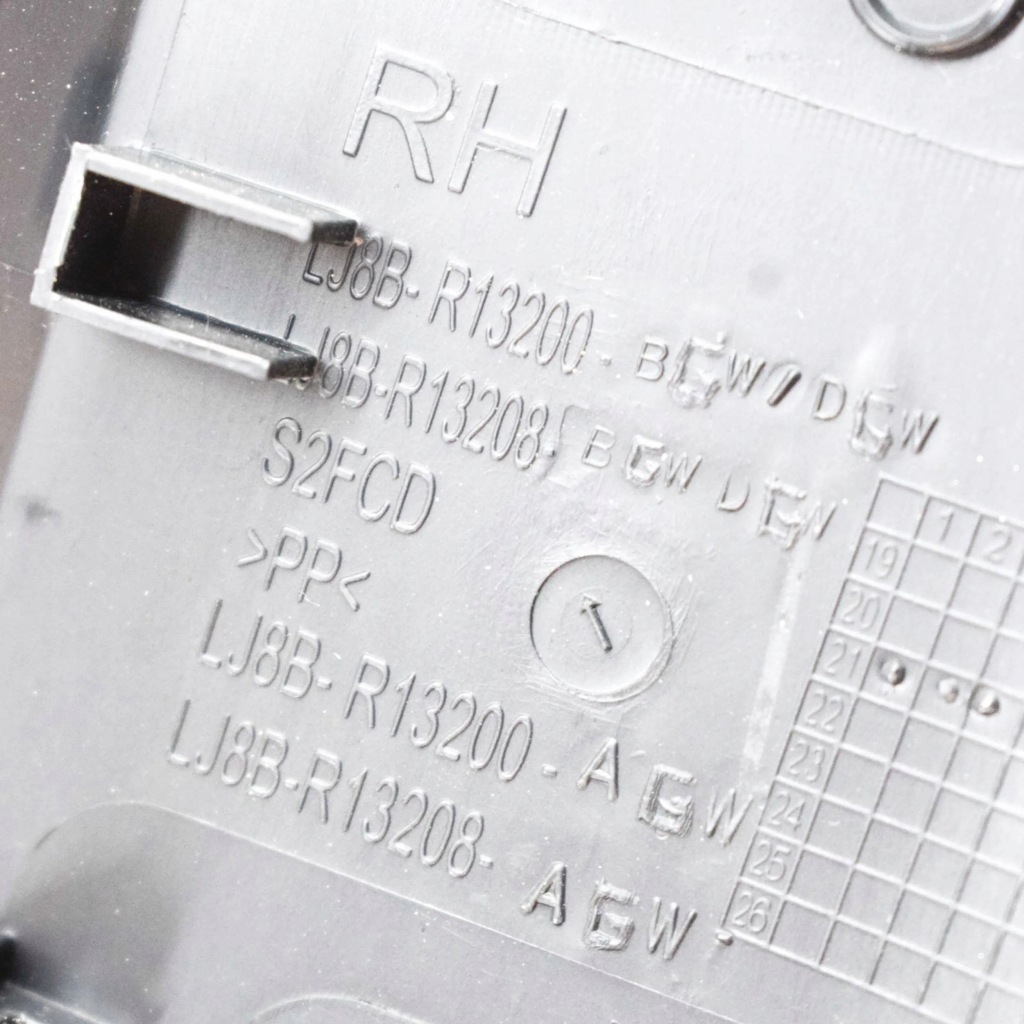 фото №8, Ford mustang mach-e 2022 права сторона молдинг поріг передня