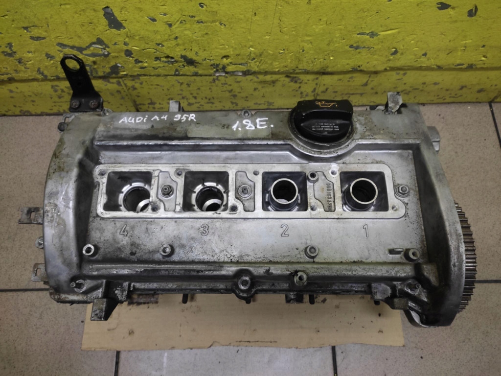 Купити Audi a4 b5 1.8 головка двигуна 058103373a