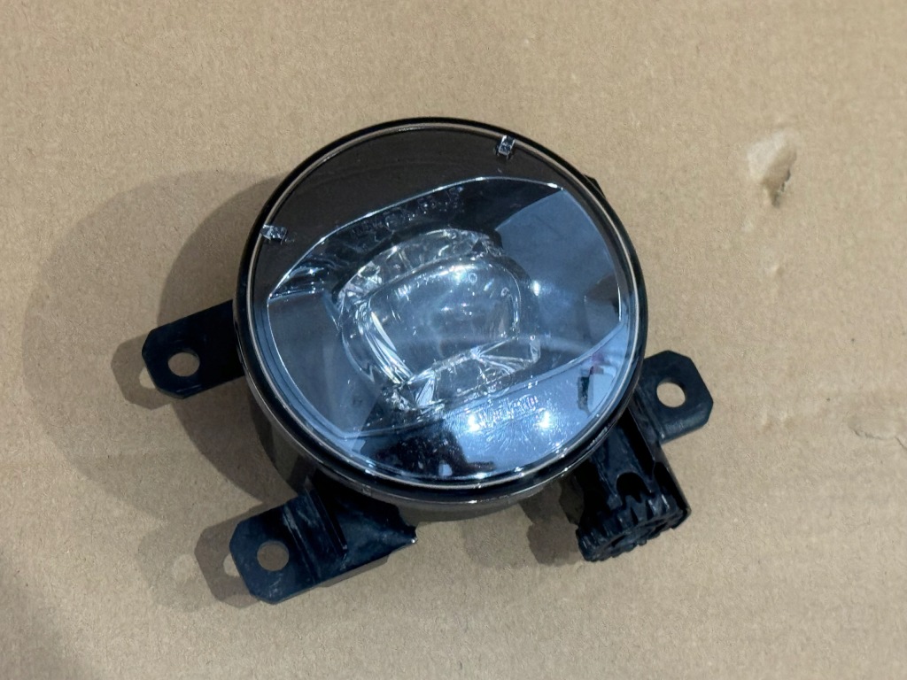 Levante stelvio протитуманна фара led p=l гарний оригінал Доставка