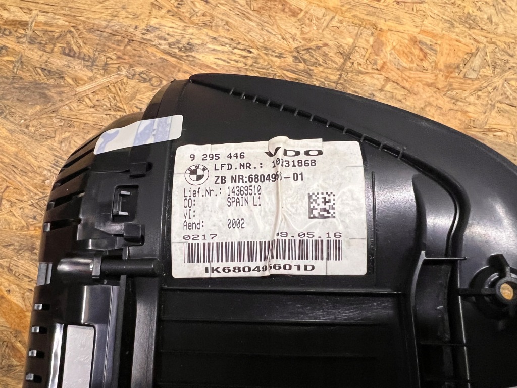 Bmw x1 f48 рестайлинг  счетчик приборы head up америка 6804956 в Украине