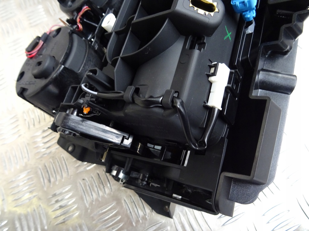 фото №7, Bmw 8 g14 g15 бардачок кружки w туннель