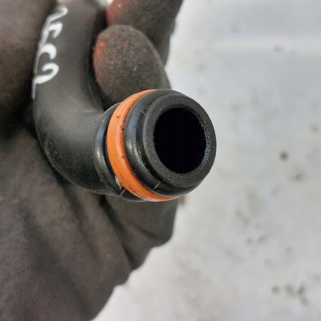 фото №9, Volvo v40 ii 2,0d d4204t14 трубка щуп оливи 31452117