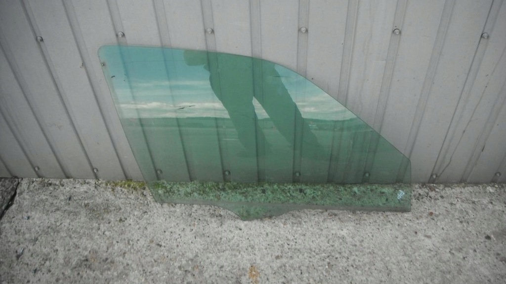 фото №1, Peugeot 406 sedan kombi стекло правая передняя ..9