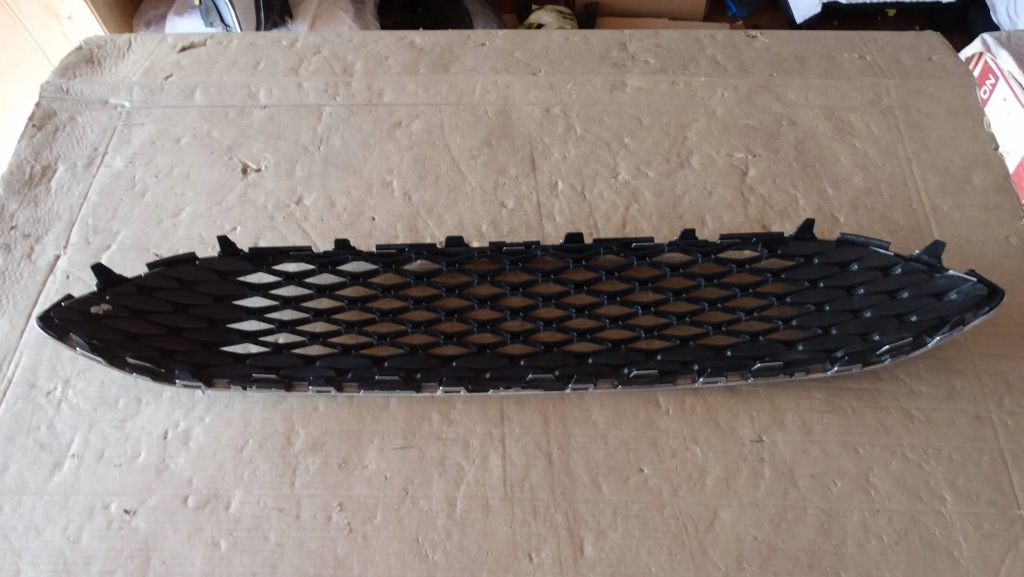 Решётка бампера перед f1eb-8200-a ford focus 3 Недорого