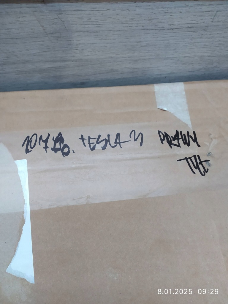 10776. tesla 3 скло правий задній 1514979-00-b в Україні