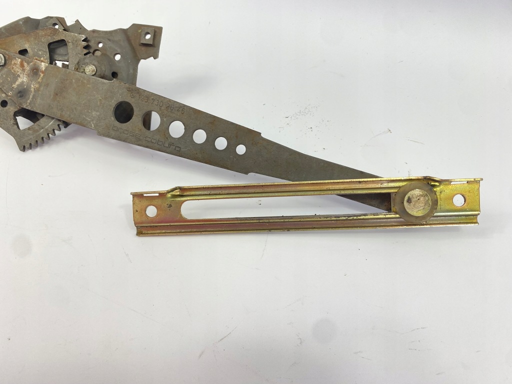 Подъемник механизм стекло правый задний  задний ручной механический mercedes w123 Киев