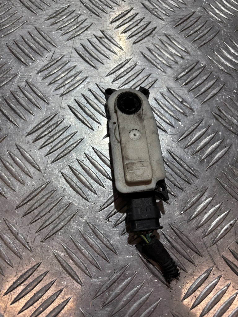 фото №1, Моторчик жалюзи шторка citroen c4 iii 20-