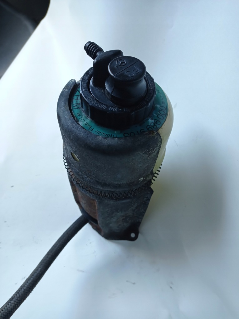 Купить Бачок уровень mercedes w124 универсал 0009899103