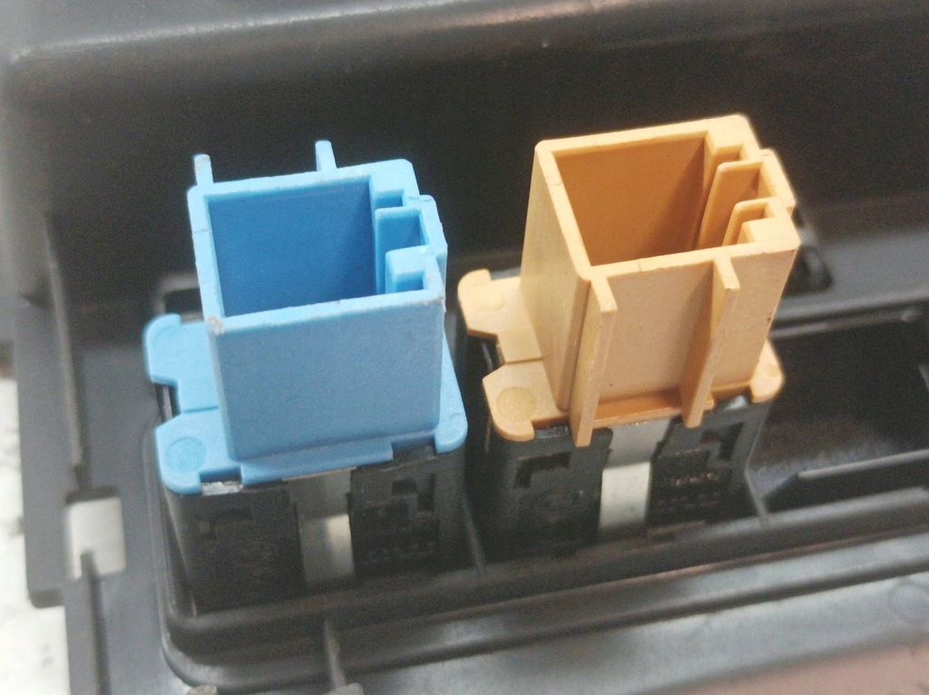 фото №8, Бардачок разъём usb aux 12v 5c 5g0035222e vw volkswagen jetta vi 2010-