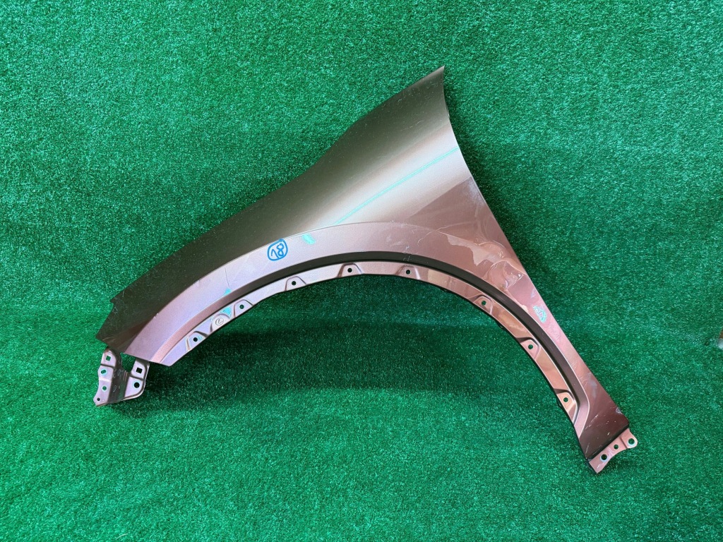 Купити Крило передній ліве lexus lbx nr.18