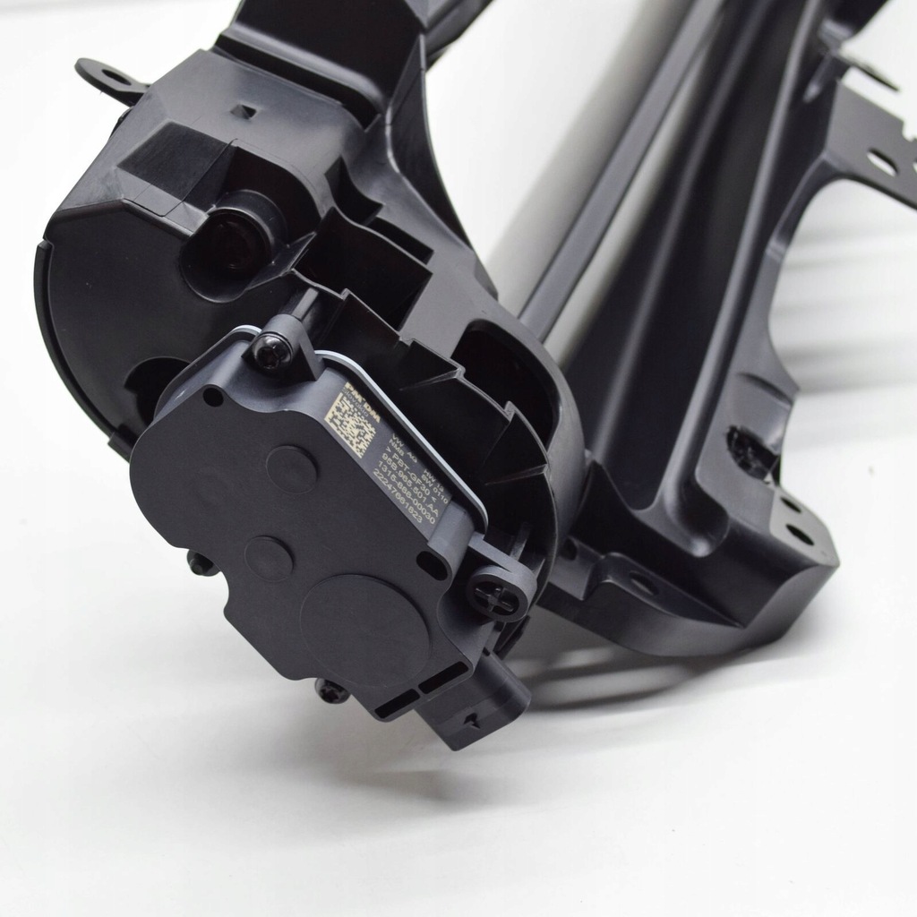 фото №8, Porsche taycan exterior air vent решётка правый 9j1121754dok1