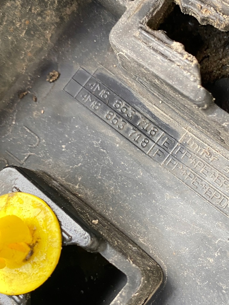 фото №15, Audi rsq8 18- молдинг крыла перед правая 4m8853718e