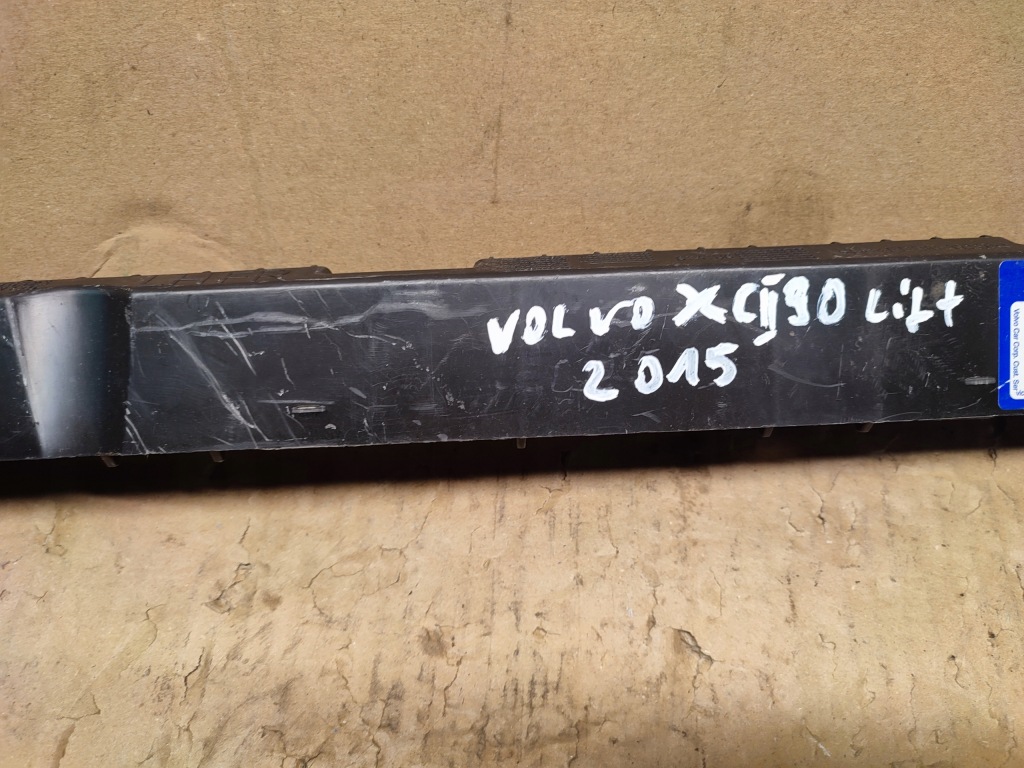 Volvo xc90 2 кронштейн  кронштейн порога  ліве 32216523 Зі Шроту