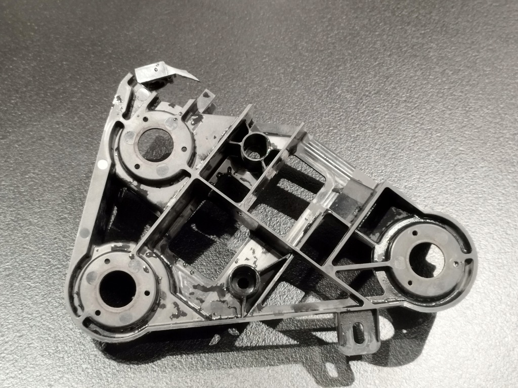 фото №1, Tesla x кронштейн компресор 1027918-00-c