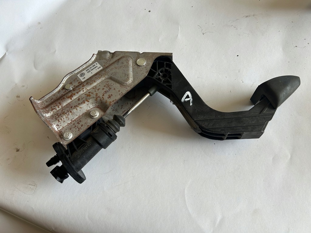 фото №1, Vw amarok 2,0 tdi педаль сцепления 2h0721059a