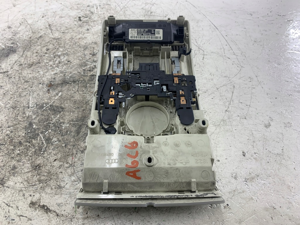 фото №6, Audi a6 c6 лампа салону освітлення кабіни перед 4f0951177