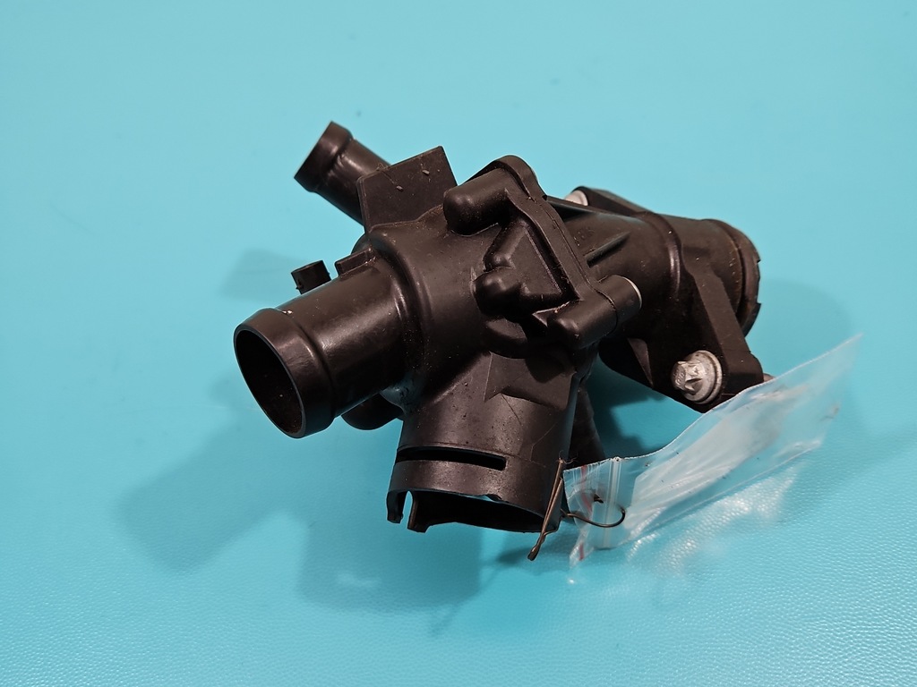 фото №1, Корпус термостата mercedes gla 156 13-19 1.6t