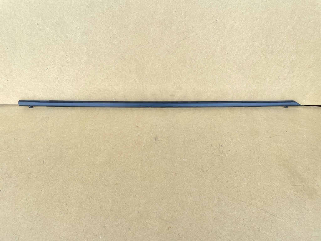 фото №1, Mazda 3 молдинг уплотнитель правый перед