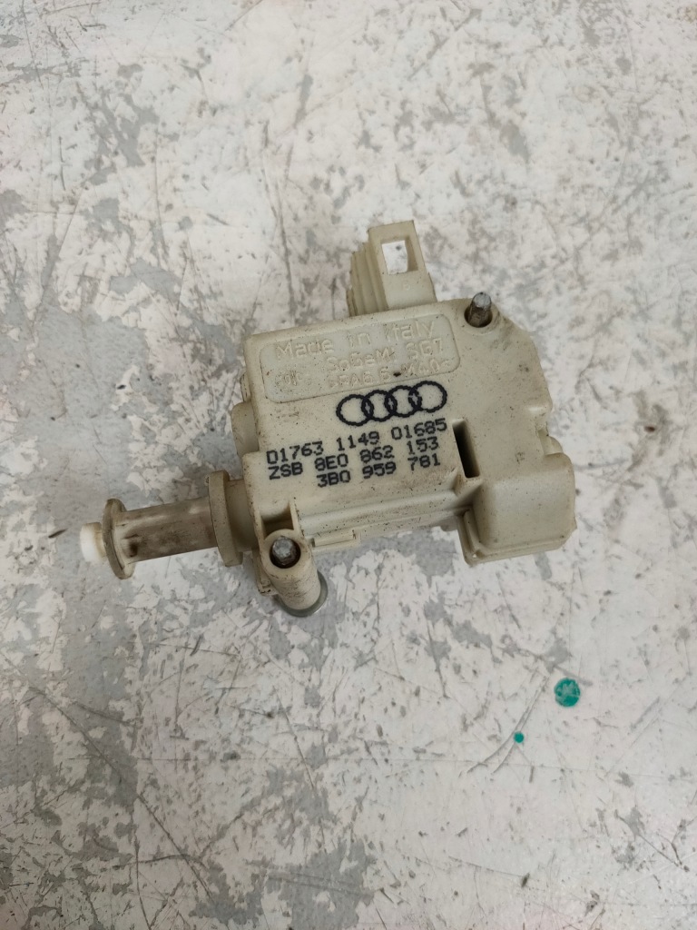 фото №1, Привід кришка заливної audi a4 b6 8e0862153