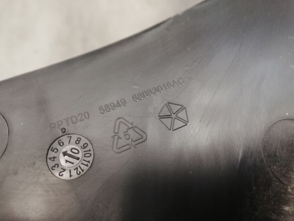 фото №8, Cherokee iv wk2 pas задний вкладыш багажника 2011 - часть оригинальная