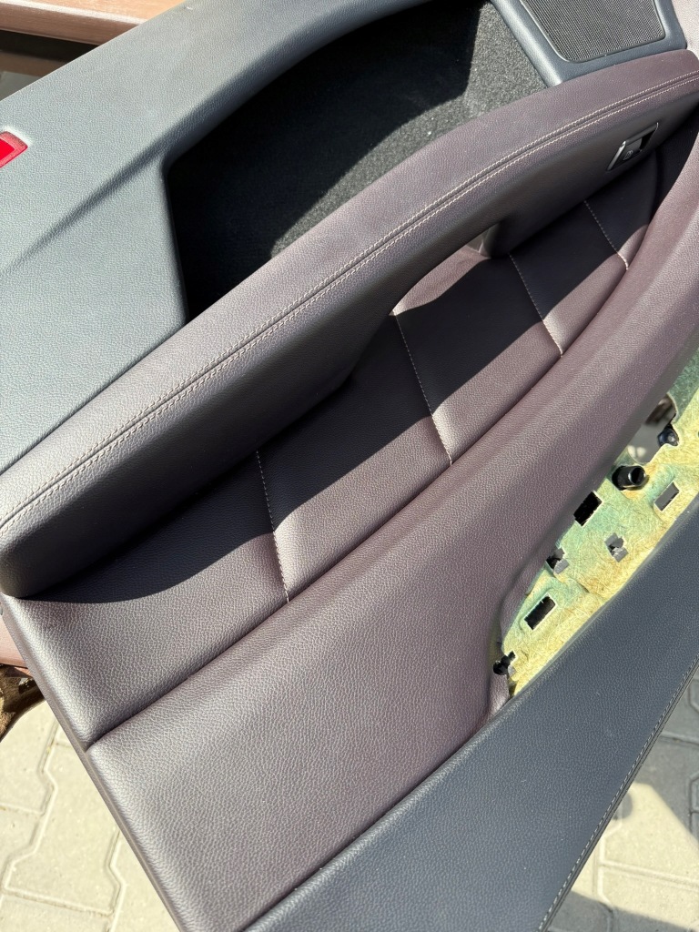 Mercedes w218 cls обшивка задний правый Недорого