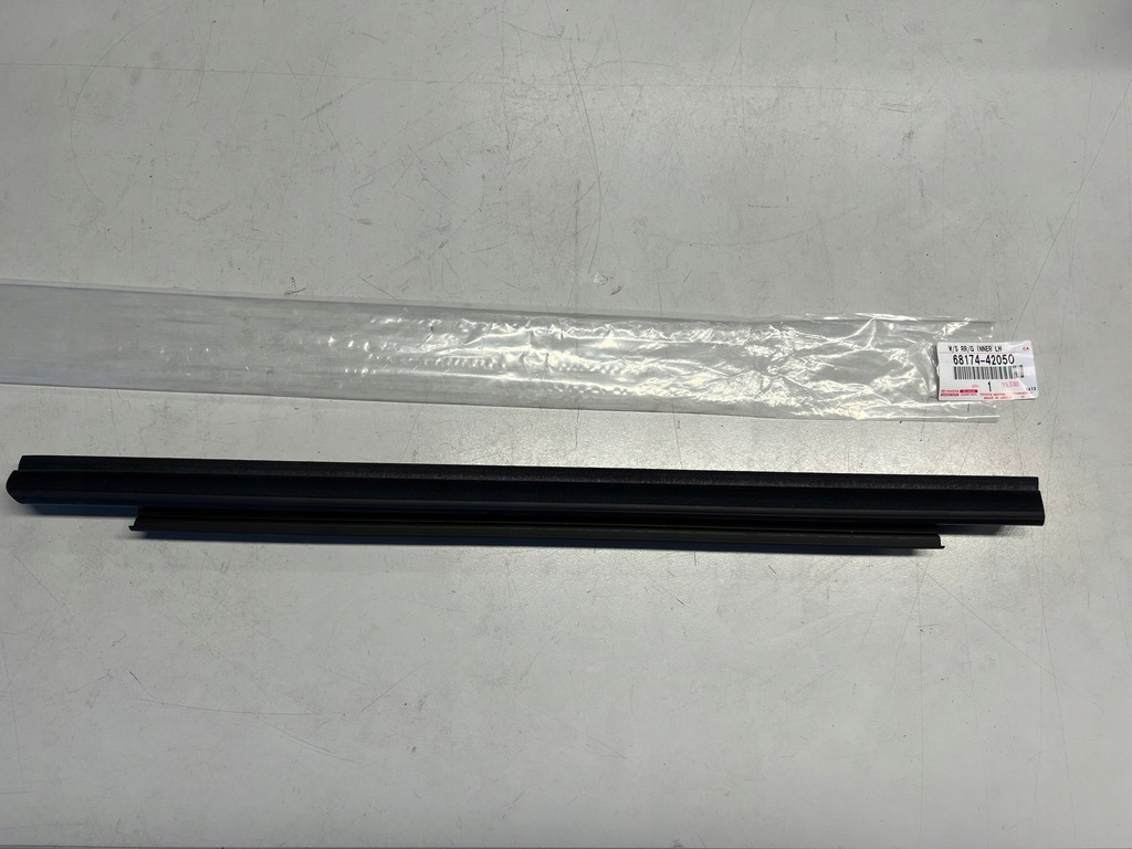 фото №1, Toyota rav4 v молдинг ущільнювач лівий задня внутрішня