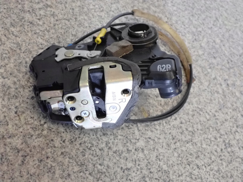 фото №4, Toyota corolla e12 02-07 замок дверь правых