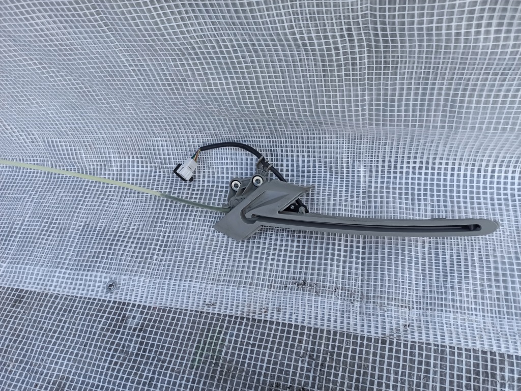 фото №1, Направляющая шторка mercedes-benz оригинальный номер a2128203042