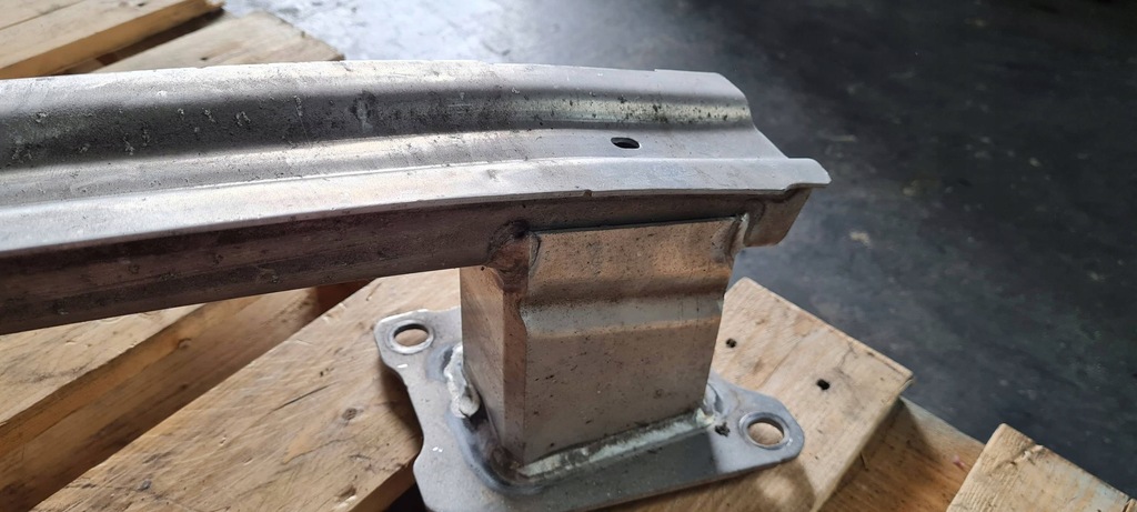 фото №10, A4 b9 8w балка бампера задняя задняя болты 8w0807309b