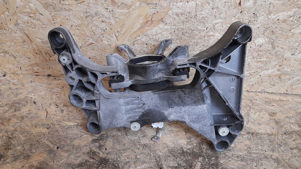 фото №8, Кронштейн кронштейн коробки bmw 7 g11 3.0d 6861580