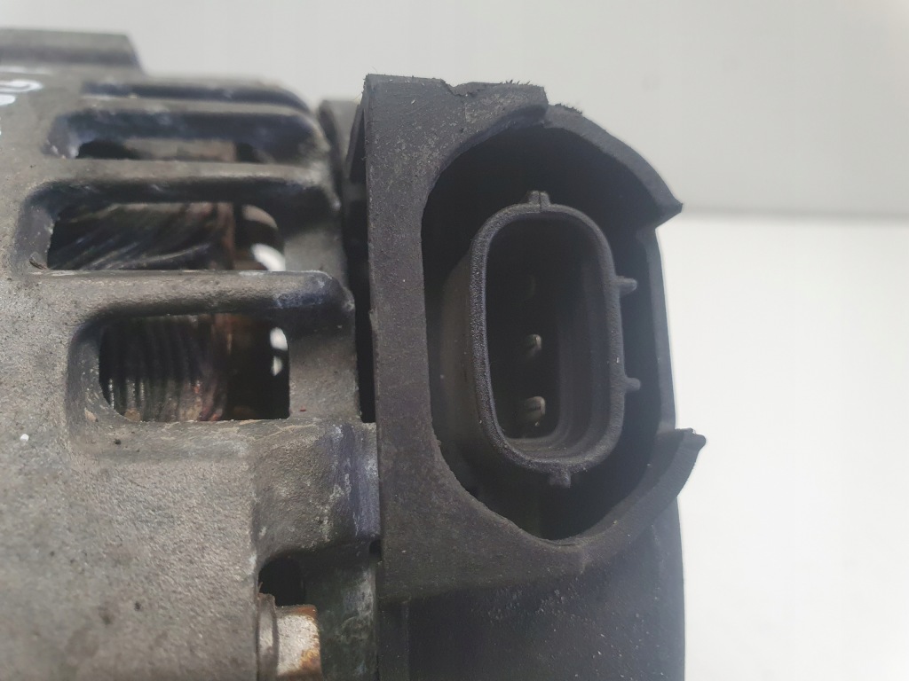 Купить Hyundai i30 1.6 crdi генератор valeo 2611067 130a