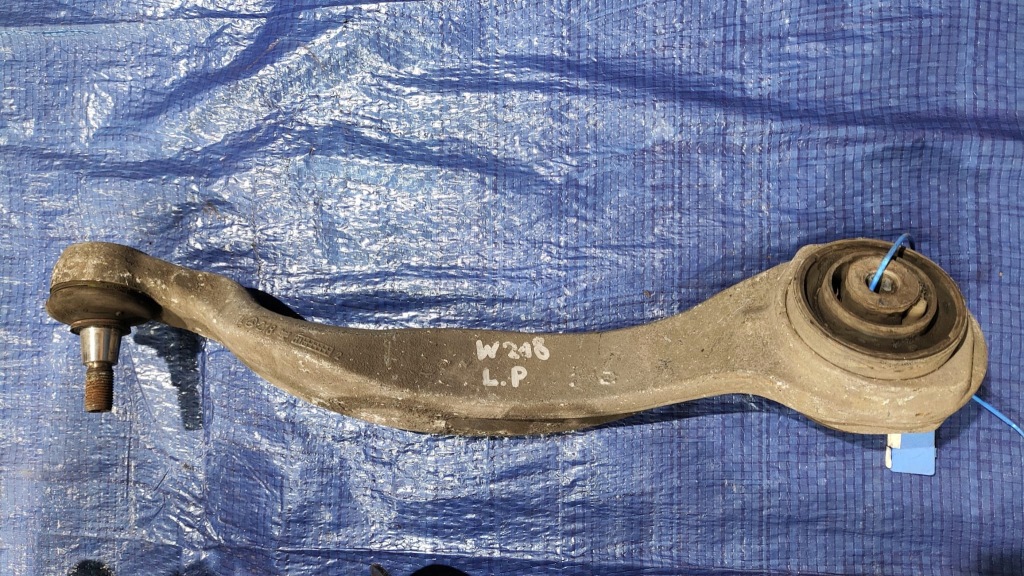 Купить Рычаг левая перед оригинал mercedes cls w218