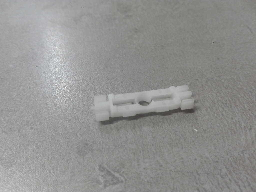 фото №1, Кліпса накладки дах skoda favorit felicia