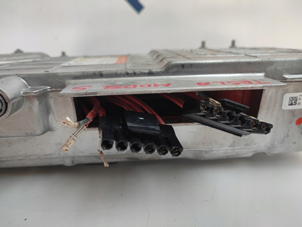 Перетворювач конвертер tesla model s 105969800a Зі Шроту