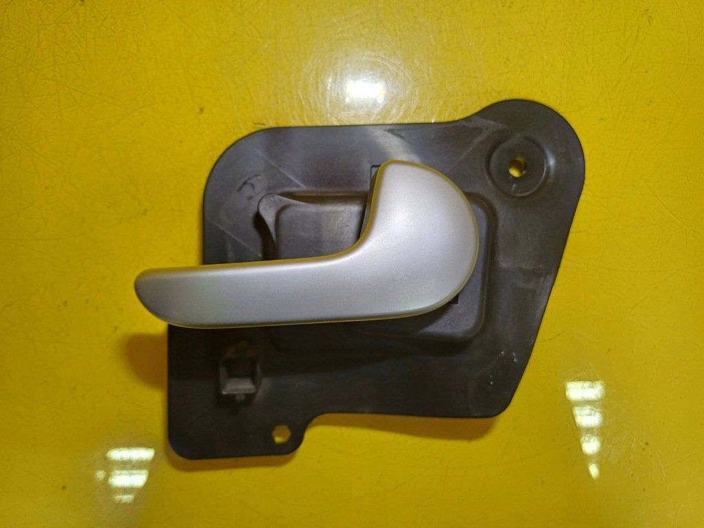Купить Ручка внутренняя дверь правый задний  opel meriva a 13121861 nr210