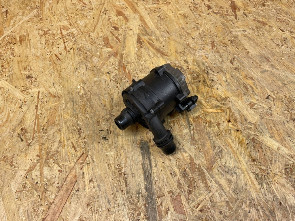 Додаткова насос води bmw g11 g12 g20 g21 g22 g26 g30 g31 8638237 в Україні