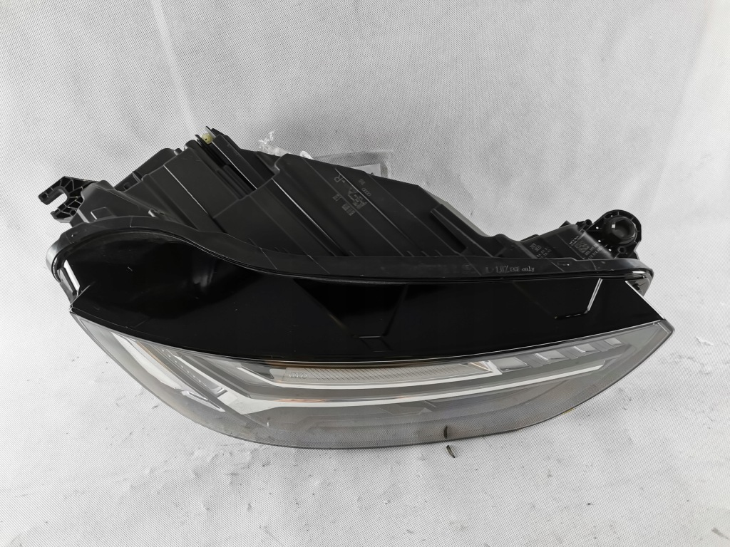 Купити Audi q5 рестайлінг  80a maptrix правий фара full led 80a941036e